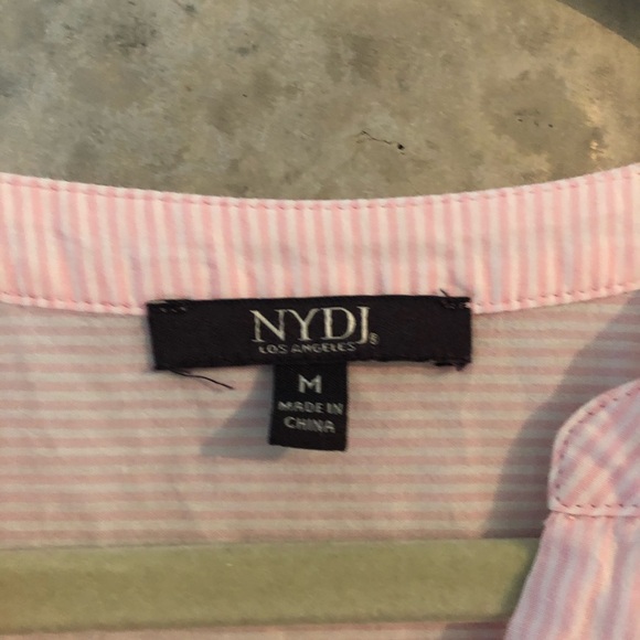 🛍 SALE 3x$30! NYDJ Top like new! - Picture 3 of 5